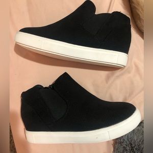 Black women’s hidden wedge sneakers, memory foam size 7